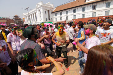 holi-3-.jpg