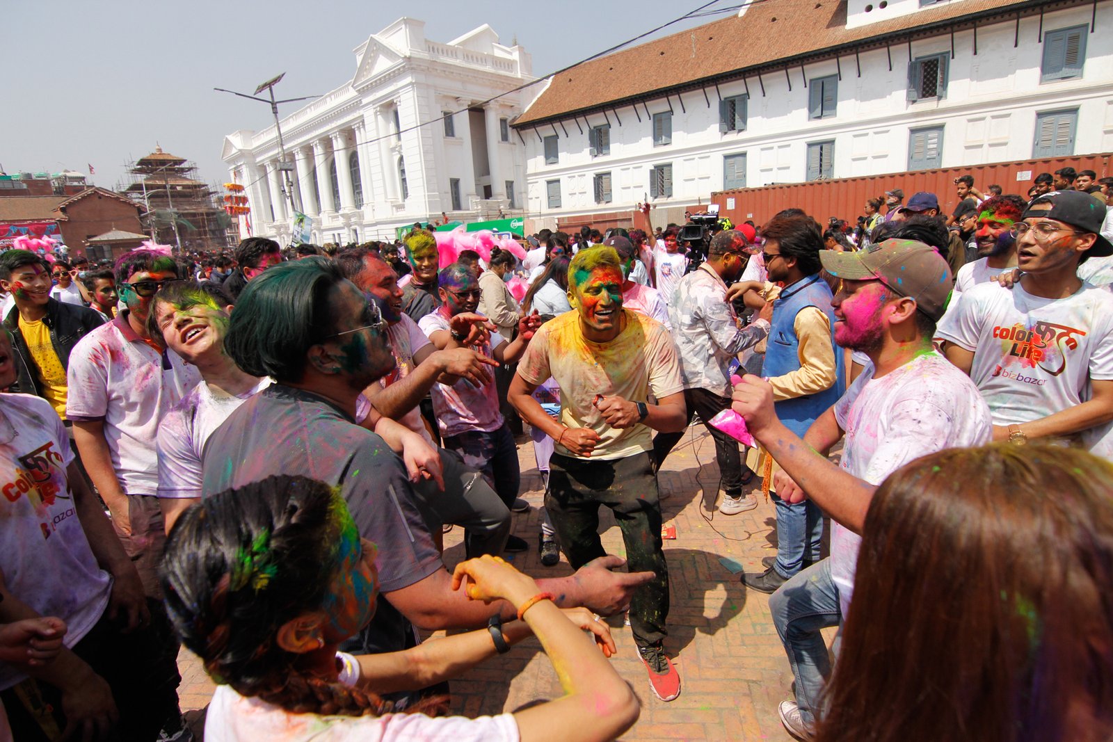 holi-3-.jpg