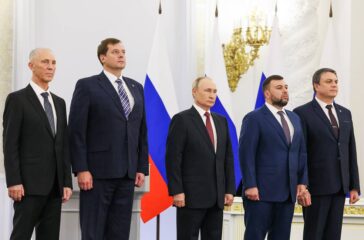 Öåðåìîíèÿ ïîäïèñàíèÿ äîãîâîðîâ î âñòóïëåíèè â ñîñòàâ ÐÔ íîâûõ òåððèòîðèé