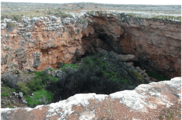 Koonalda-Cave-collapsed-doline-on-flat-surface-of-Nullabor-Plain_3e3OA1XKze