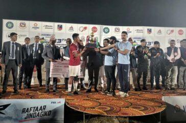 Church_Boys_with_trophoy