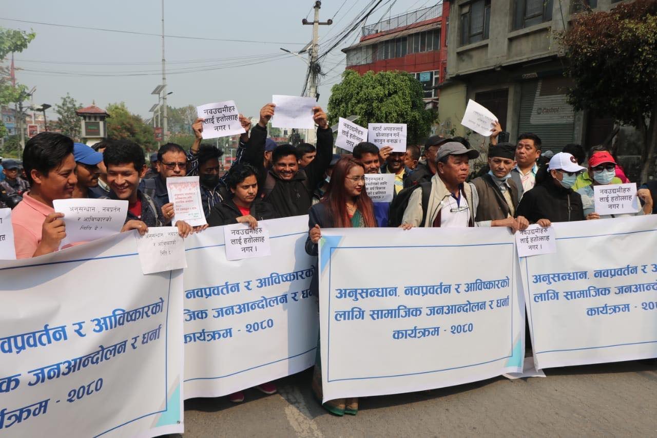 Mahabir Pun (2) Mahabir Pun (2)