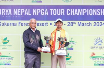 Sadbhav Acharya receiving trophy