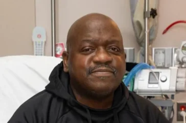 Man who received first pig kidney transplant dies