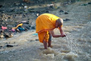Monday Aunshi celebrated by taking a silent bath at Gokarnashwar Temple
