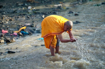 Monday Aunshi celebrated by taking a silent bath at Gokarnashwar Temple