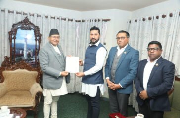 Ravi Lamichhane submitting a letter of appeal to the Speaker.