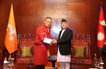 Nepalese Prime Minister Oli and Bhutanese Prime Minister Tobgay hold meeting