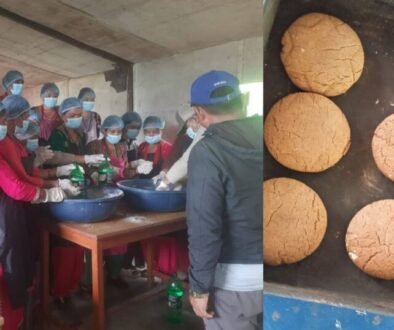 Women from Duragaun making biscuits from koda flour