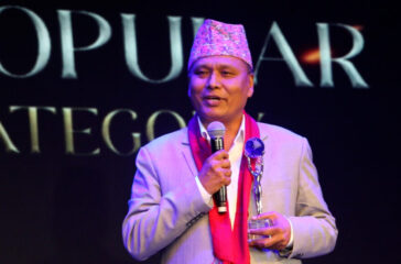 KMG_at_NY_with_award