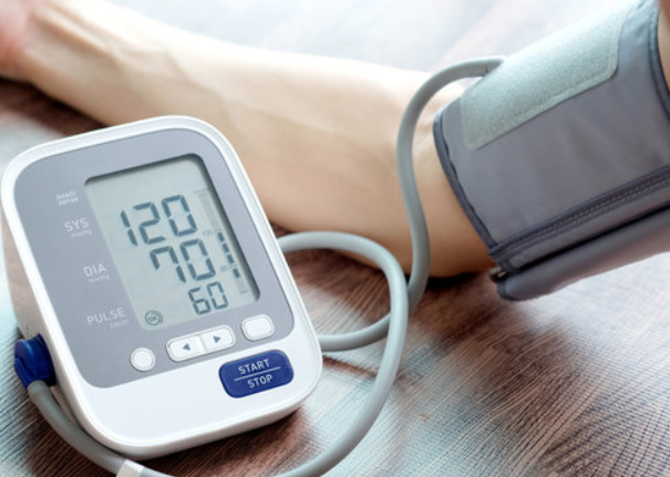 Blood pressure checking machine