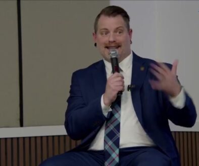 एपीआइ पीएद्वारा ह्यारिसबर्गमा आयोजित टाउन हल