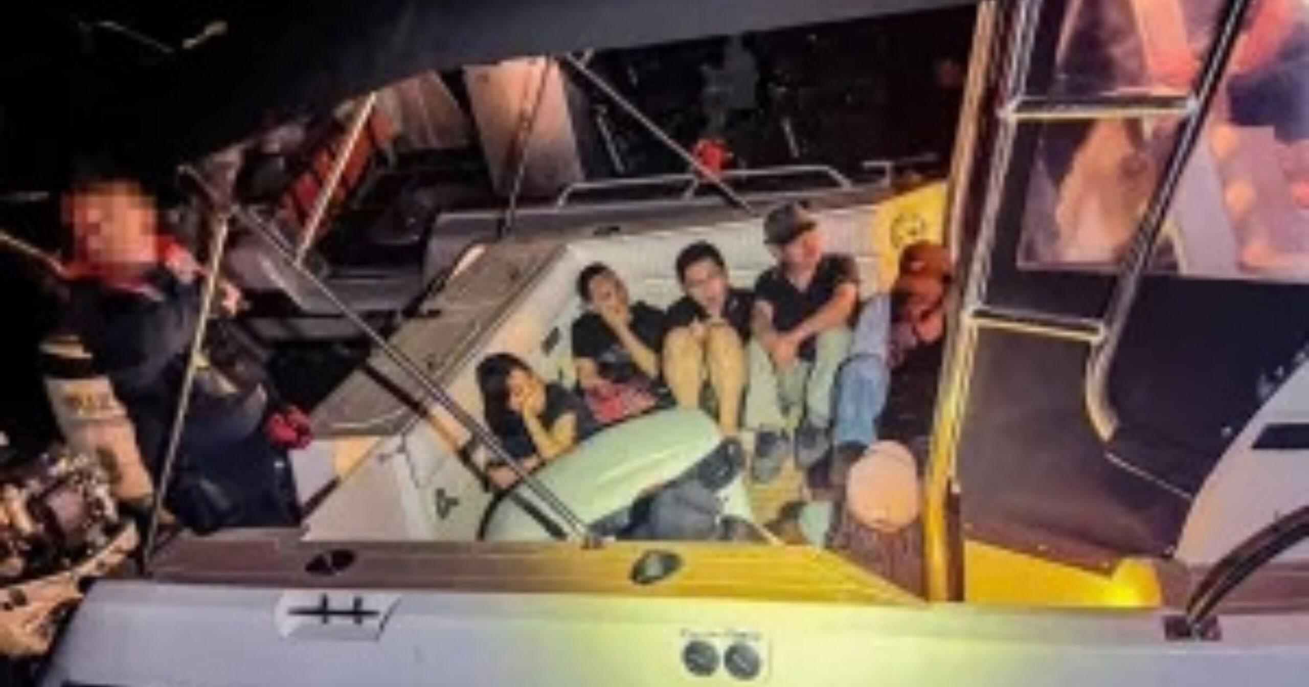 Smuggling Vessel, Apprehend 23 Illegals